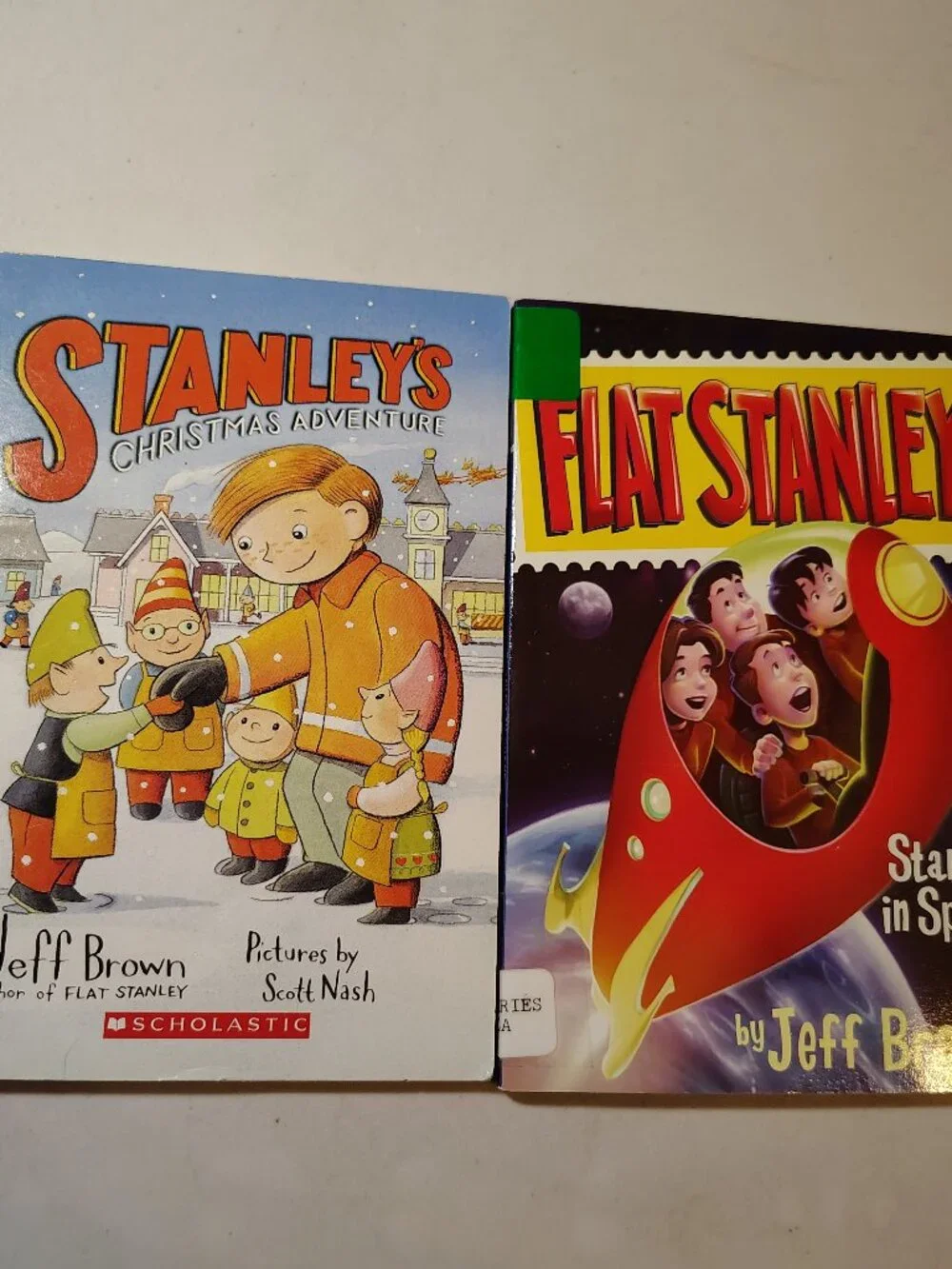 Lot 2 Flat Stanley Chapter Books In Space Christmas Adventure PB